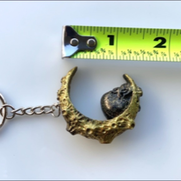 🖤Handmade Moon & skull resin key chain - Picture 10 of 10
